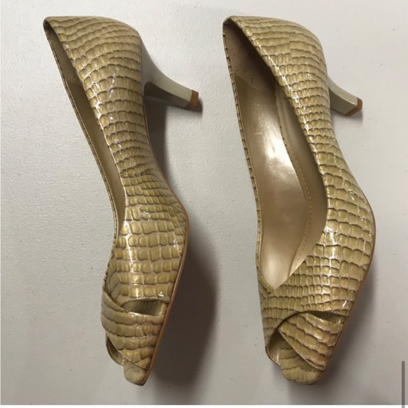 Alex Marie Shoes | Alex Marie Peep Toe Kitten heel, leather upper, Monet, 8M. - Picture 7 of 8